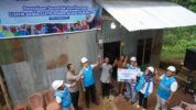 Manajemen PLN UID Sulselrabar secara simbolis menyalakan bantuan sambungan listrik gratis Light Up The Dream di Kabupaten Gowa. Bertepatan dengan Hari Listrik Nasional ke-80, PLN UID Sulselrabar melakukan penyalaan bantuan penyambungan listrik gratis bagi 448 warga di Sulselrabar secara serentak. Melalui program kepedulian pegawai PLN, kini keluarga kurang mampu bisa menikmati sambungan listrik secara gratis. Program Light Up The Dream ini merupakan bantuan yang berasal dari donasi pegawai PLN